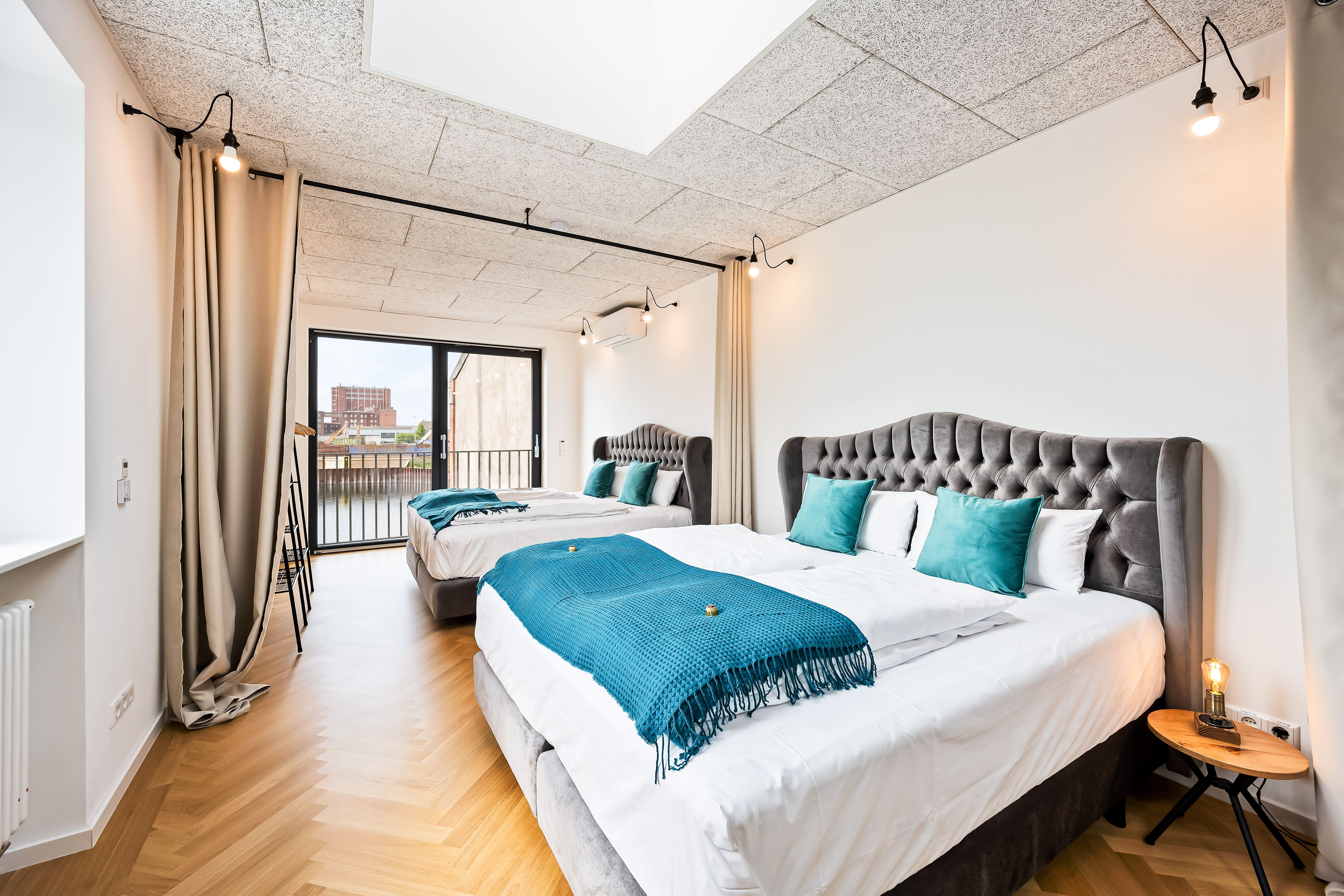 LiT LiVING: LuxusLoft | Box SprIng | Air Con | BBQ - 31