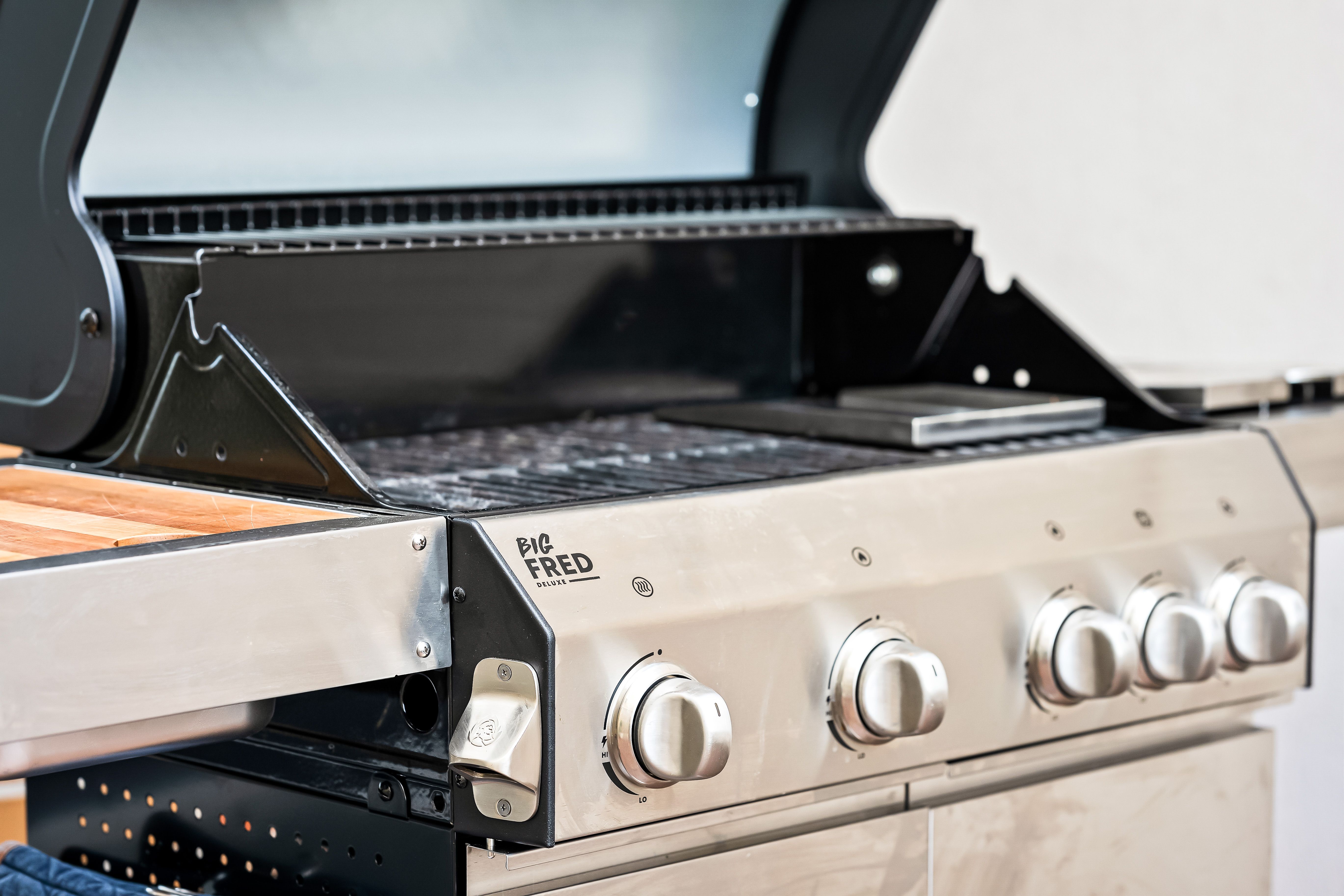 LiT LiVING: LuxusLoft | Box SprIng | Air Con | BBQ - 16