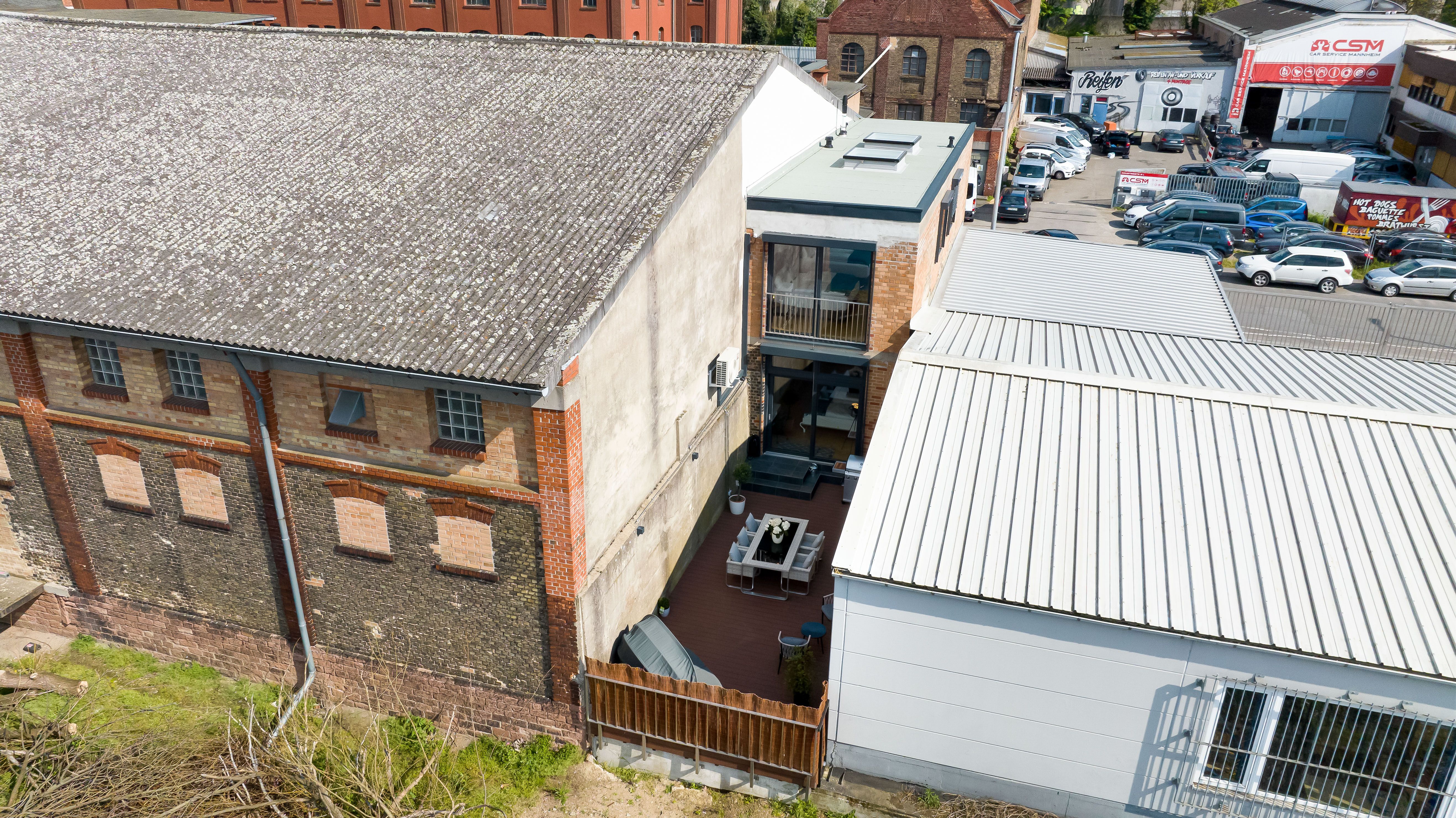 LiT LiVING: LuxusLoft | Box SprIng | Air Con | BBQ - 6