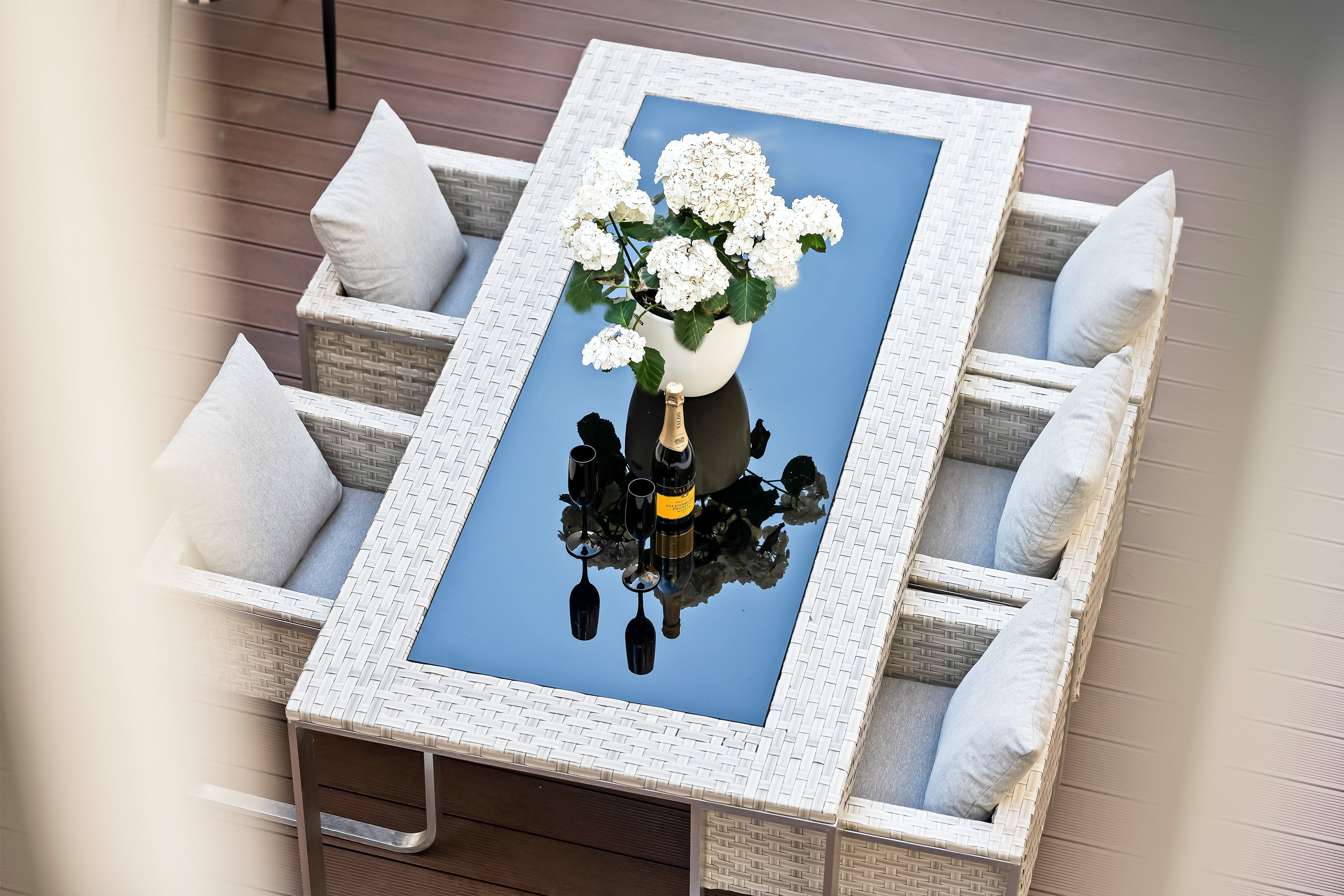 LiT LiVING: LuxusLoft | Box SprIng | Air Con | BBQ - 19