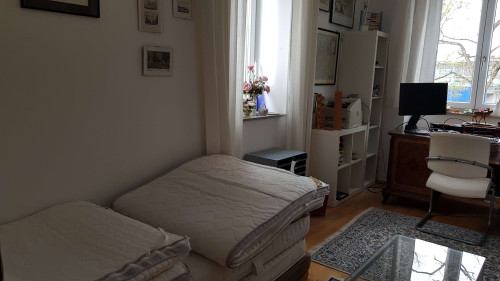 Quiet city center location, as good as new furnished 3.5 room apartment with loggia and EBK in Erlangen - Gallery - 9