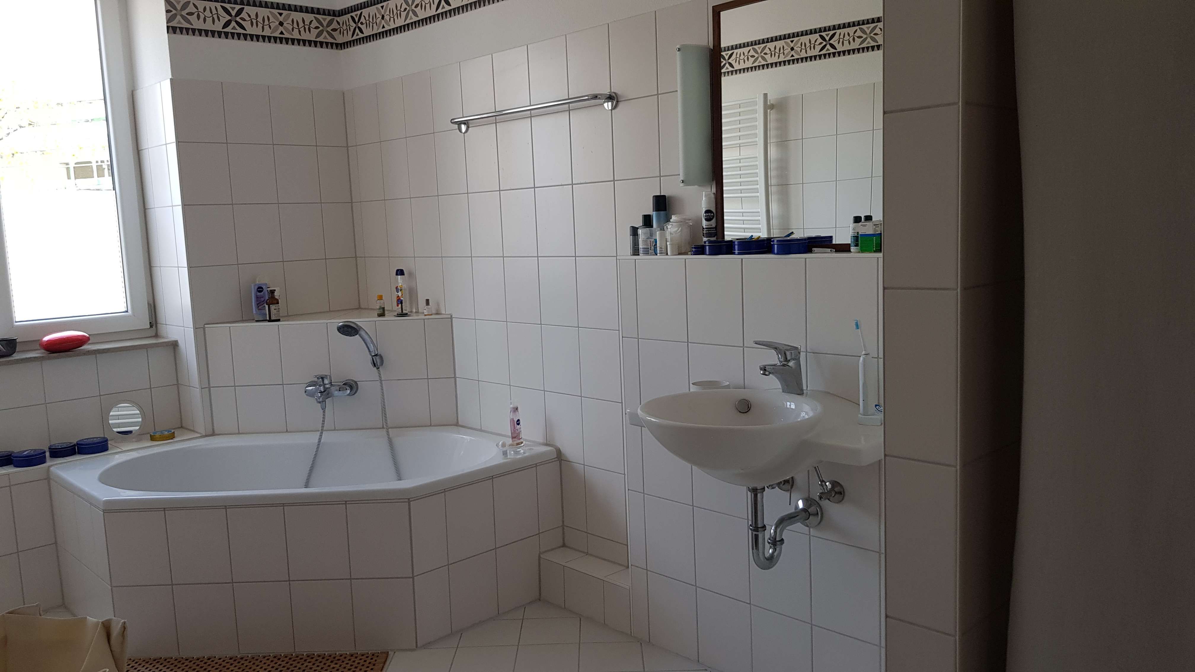 Quiet City Center Location, As Good As New Furnished 3.5 Room Apartment With Loggia And EBK In Erlan - 3