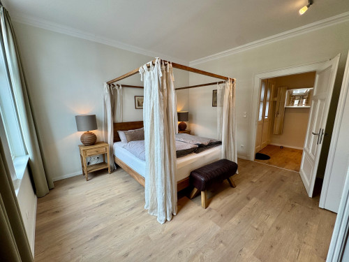 Spacious old town flat with a stylish mix of historical elements and modern comfort