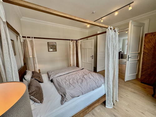 Spacious old town flat with a stylish mix of historical elements and modern comfort