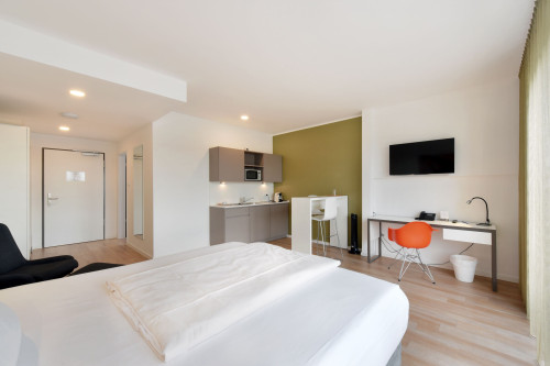Lovingly furnished Serviced Apartment in the middle of Hürth with large balcony & weekly cleaning