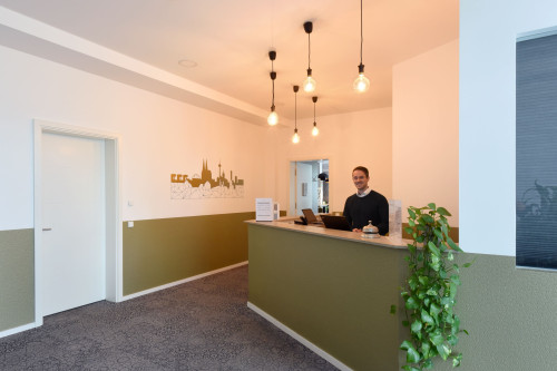 Lovingly furnished Serviced Apartment in the middle of Hürth with large balcony & weekly cleaning