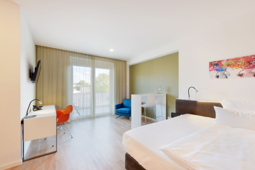 Lovingly furnished Serviced Apartment in the middle of Hürth with large balcony & weekly cleaning