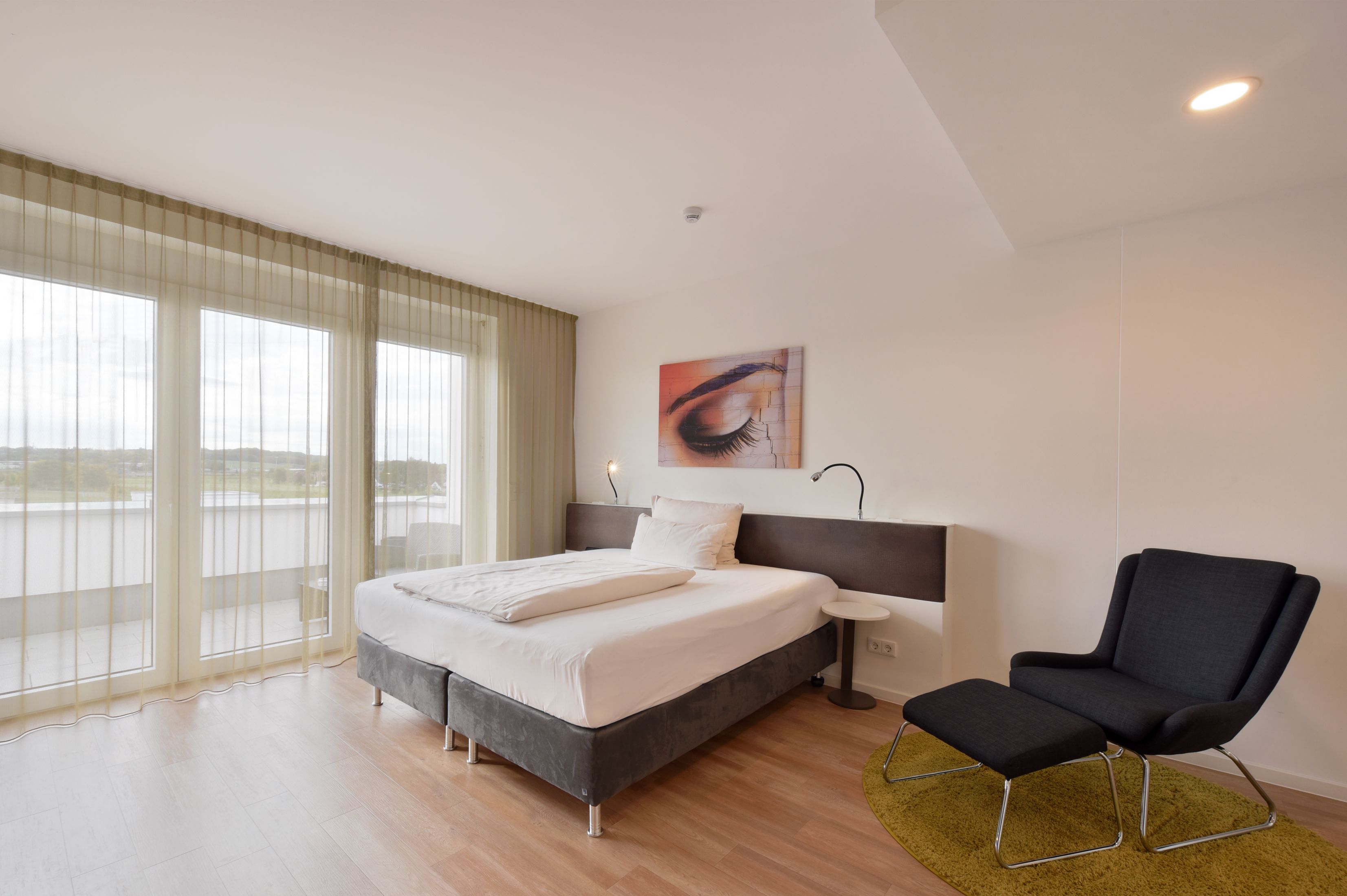  Lovingly Furnished Serviced Apartment In The Middle Of Hürth With Large Balcony & Weekly Cleaning  -  Lovingly furnished Serviced Apartment in the middle of Hürth with large balcony & weekly cleaning  - Gallery -  12