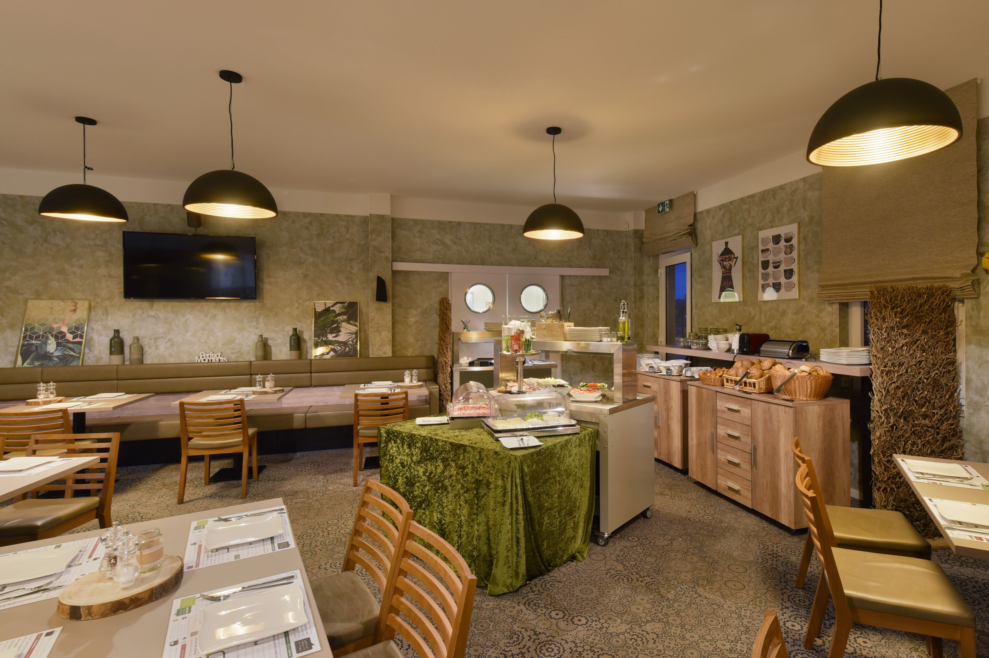  Lovingly Furnished Serviced Apartment In The Middle Of Hürth With Large Balcony & Weekly Cleaning  -  Lovingly furnished Serviced Apartment in the middle of Hürth with large balcony & weekly cleaning  - Gallery -  4