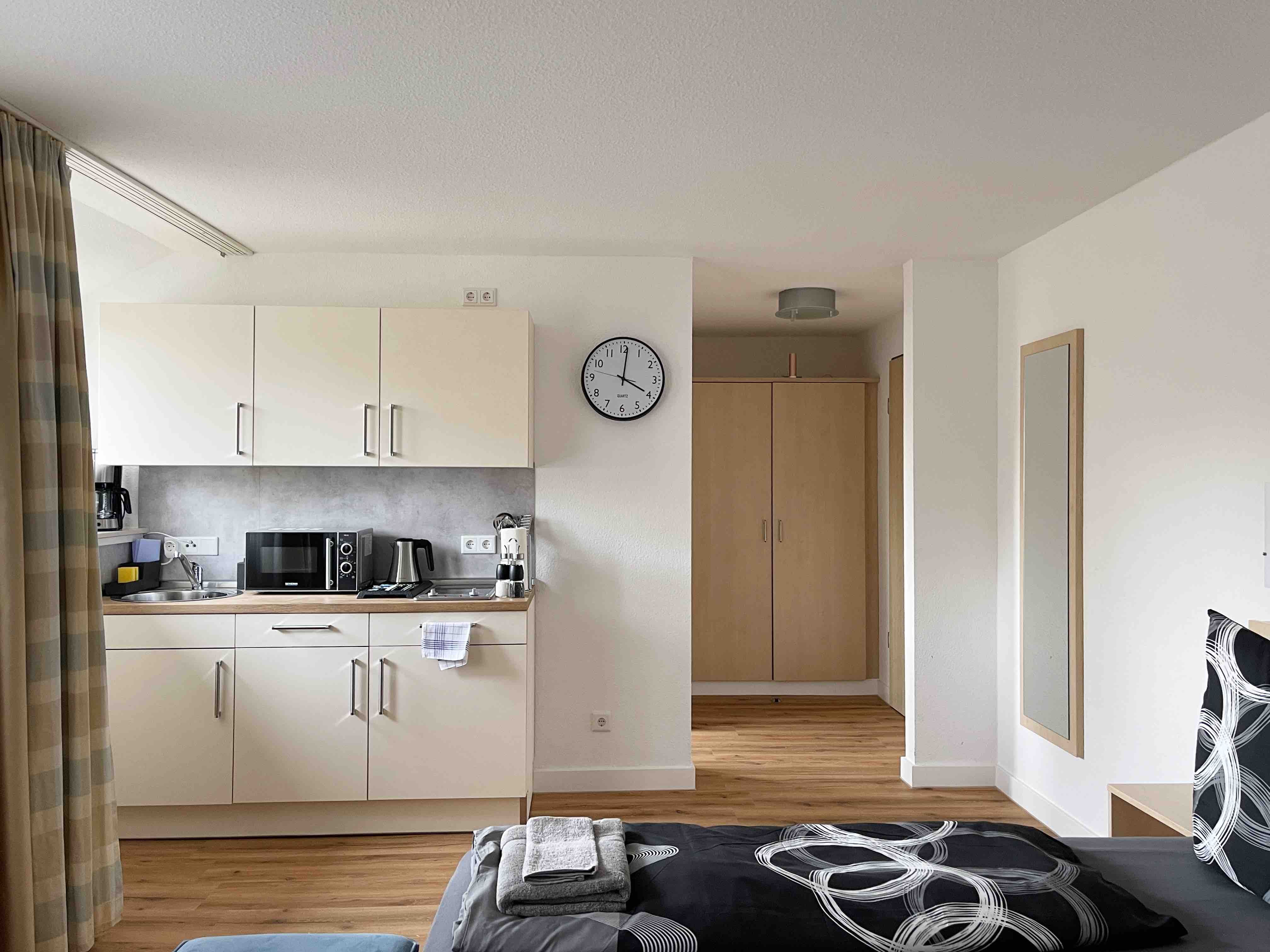 Trendy Two-Bed Studio With Kitchen - 31