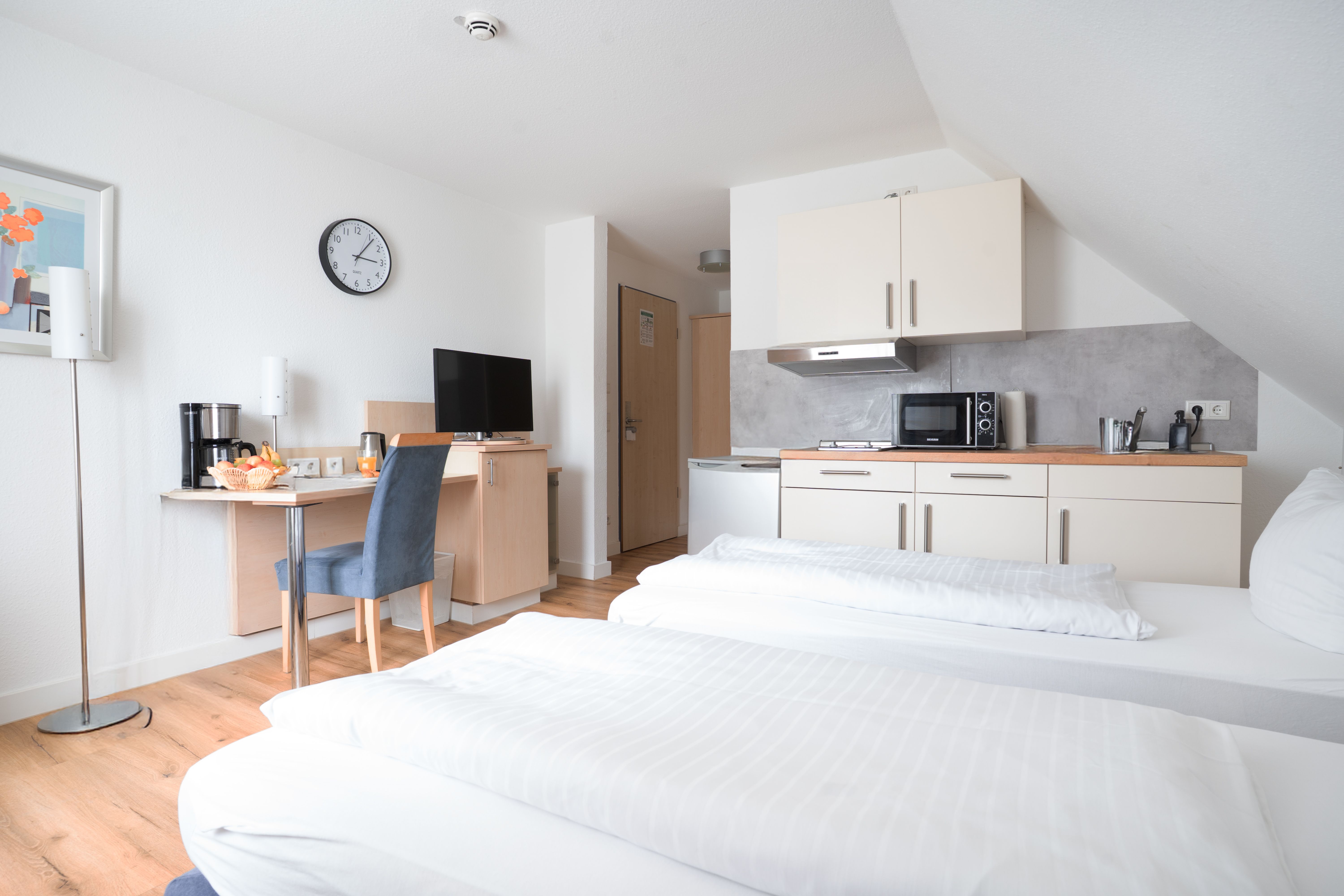 Trendy Two-Bed Studio With Kitchen - 26
