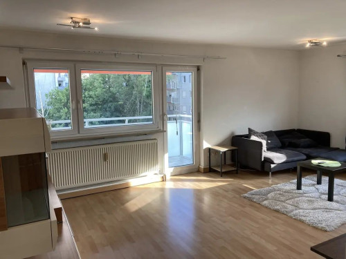 Furnished 3-room apartment with balcony, fitted kitchen and garage in Stuttgart