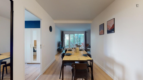 Welcoming double bedroom in Montigny-le-Bretonneux