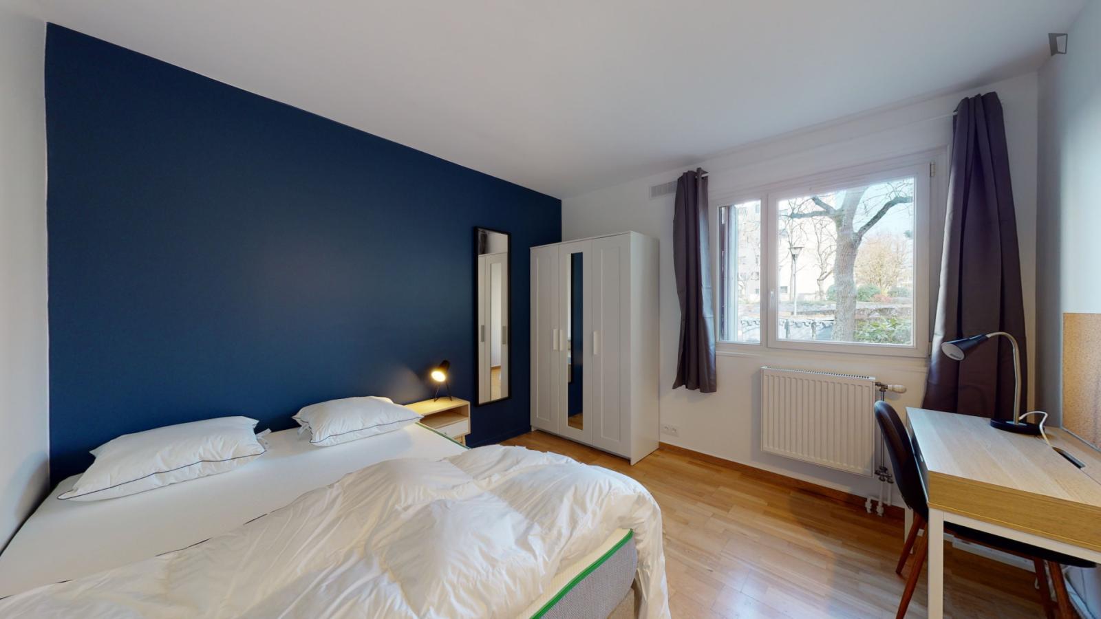 Welcoming Double Bedroom In Montigny-Le-Bretonneux - 1