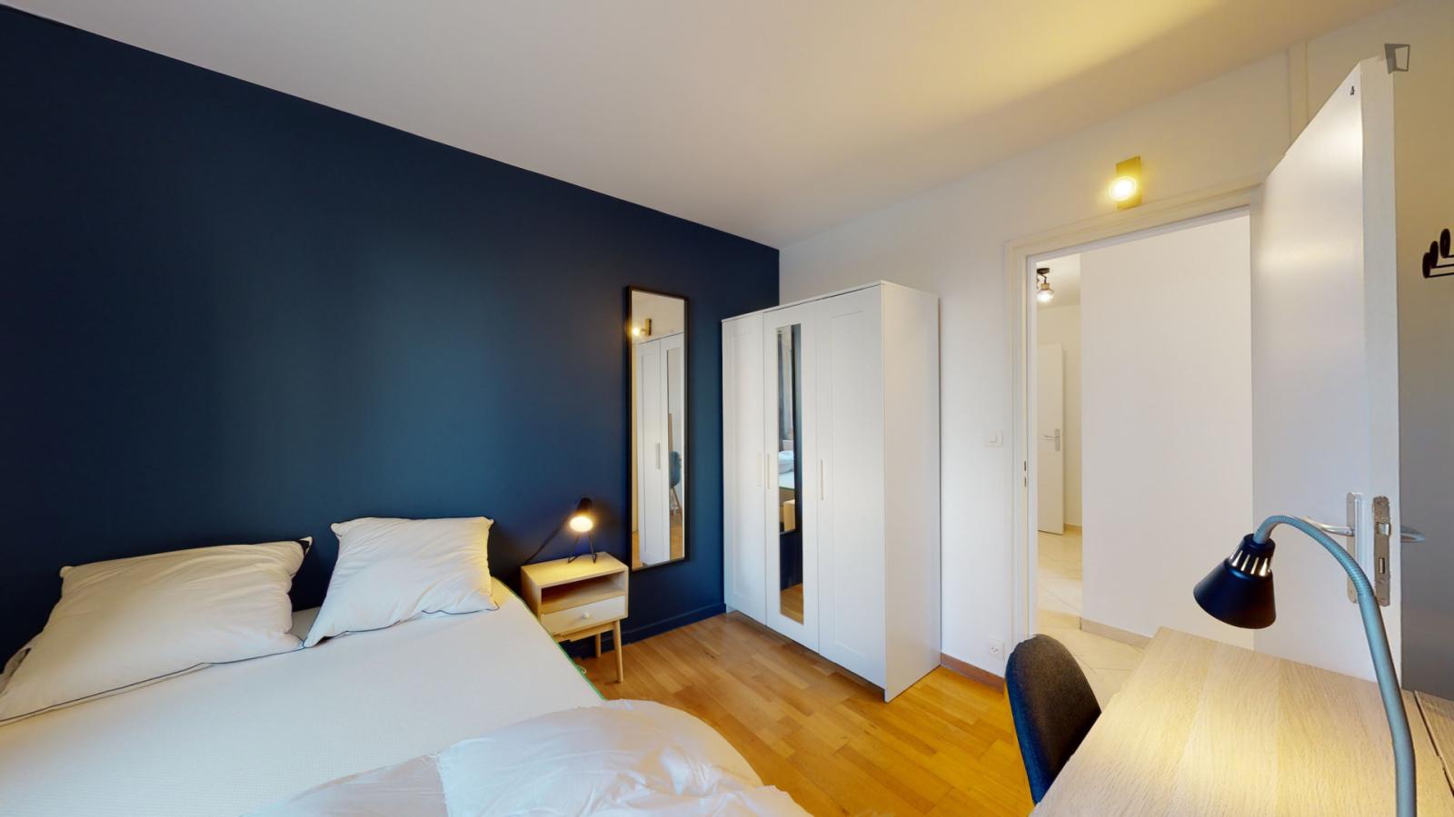Pleasant Double Bedroom Near The Saint-Quentin En-Yvelines Train Station - Pleasant double bedroom near the Saint-Quentin en-Yvelines train station - Gallery - 1