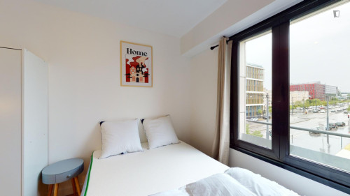 Excellent double bedroom in Montigny-le-Bretonneux