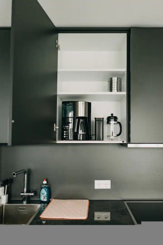 Modern, well-styled Apartment with Garage Parking