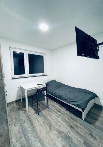 Helles, modernes 4-Zimmer-Apartment mit Einzelbetten, Smart-TVs & malerischem Blick auf die Felder