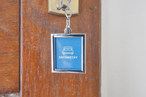 3 Beds | WHU 1 min | Ground Floor – ZachaStay