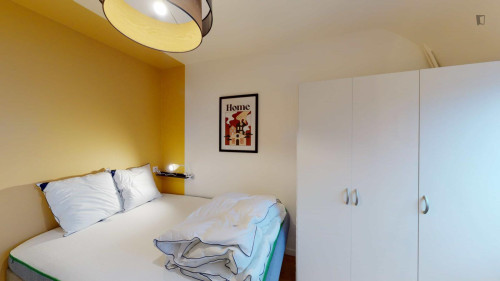 Welcoming double bedroom in Esquermes