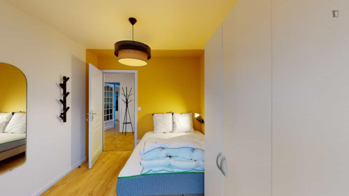 Welcoming double bedroom in Esquermes