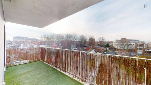 Lovely double bedroom near the Marbrerie metro