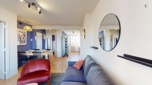 Very comfy double bedroom near the Grand Palais metro