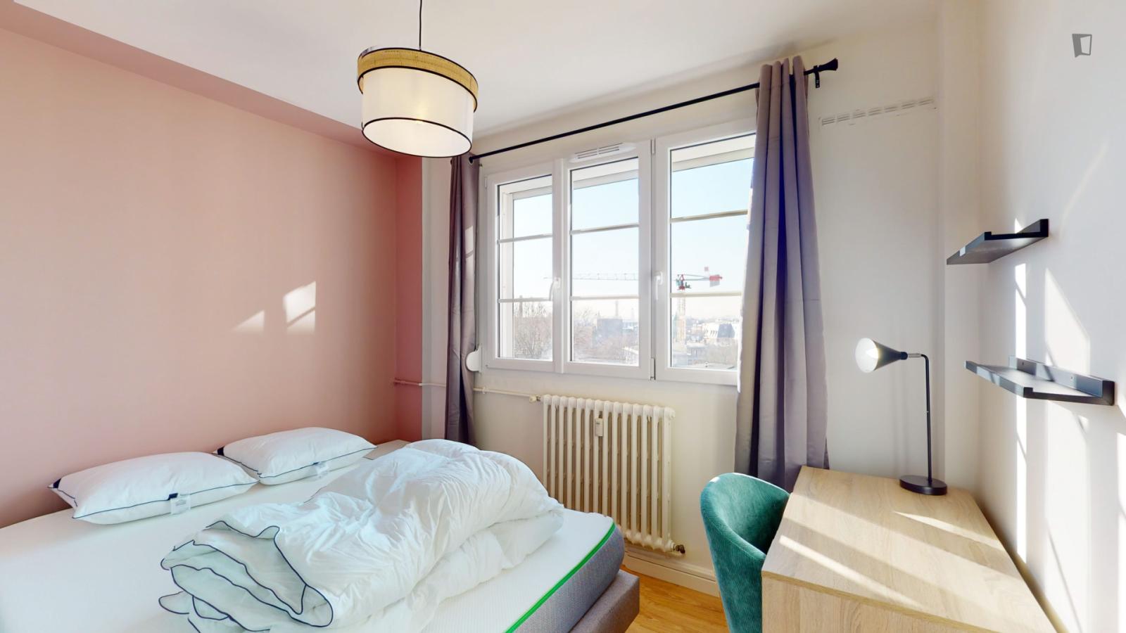  Bright Double Bedroom Near The Grand Palais Metro  -  Bright double bedroom near the Grand Palais metro  - Gallery -  1