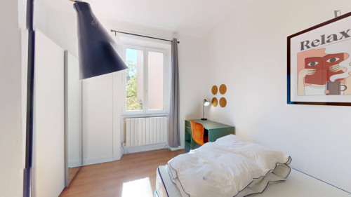 Bright double bedroom in Gratte Ciel
