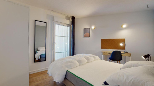 Pleasant double bedroom in Gare St Jean