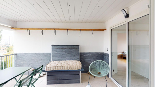 Snug double bedroom in Le Bouscat