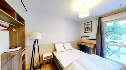 Tasteful double bedroom near Université Bordeaux Montaigne