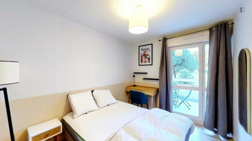 Tasteful double bedroom near Université Bordeaux Montaigne