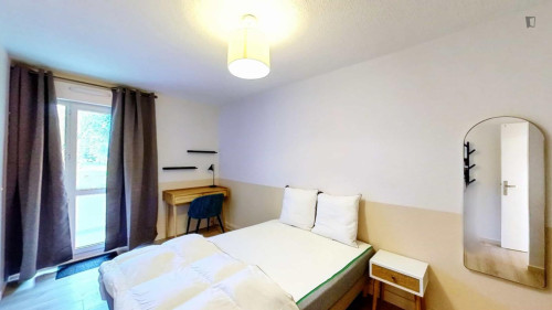 Admirable double bedroom near the Pessac campus of Université de Bordeaux