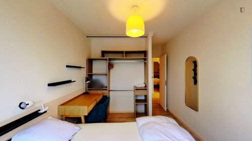 Pleasant double bedroom in Talence