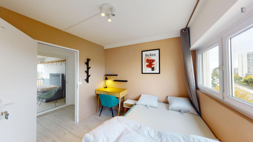 Neat double bedroom in Le Bouscat