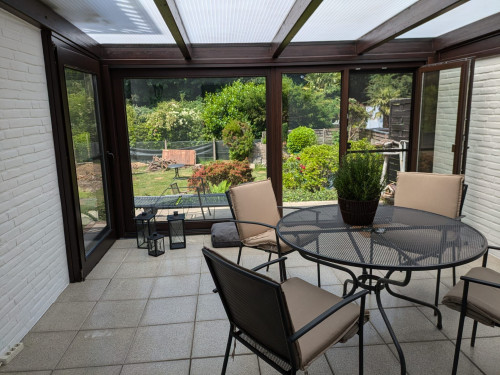 Frisch renovierte Erdgeschoss Wohnung in einem freistehenden Zweifamilienhaus