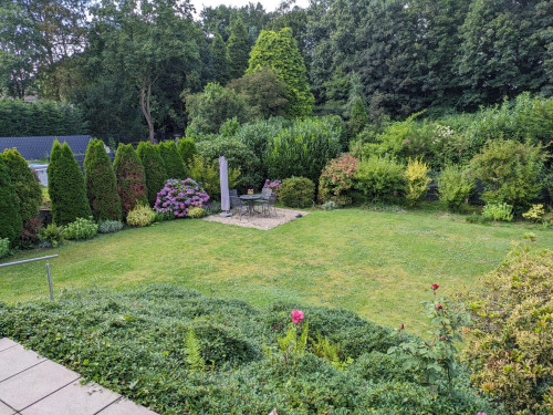 Frisch renovierte Erdgeschoss Wohnung in einem freistehenden Zweifamilienhaus