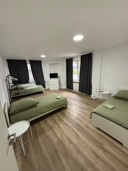 Three fully renovated 4-room apartments – fully furnished, first-time occupancy! Ideal for shared flats (WGs), workers, or students.