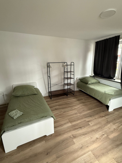 Three fully renovated 4-room apartments – fully furnished, first-time occupancy! Ideal for shared flats (WGs), workers, or students.