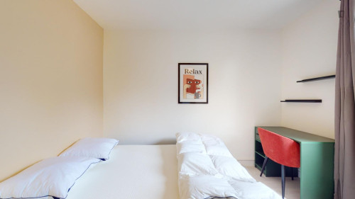 Sunny double bedroom in the Beaux Arts neighbourhood