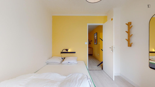 Bright double bedroom in Beaux Arts