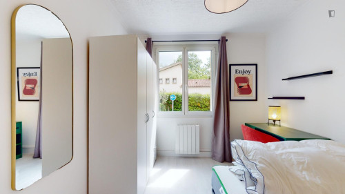 Bright double bedroom in Beaux Arts