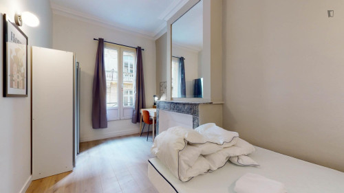 Comfy double bedroom near the Saint-Roch train station 