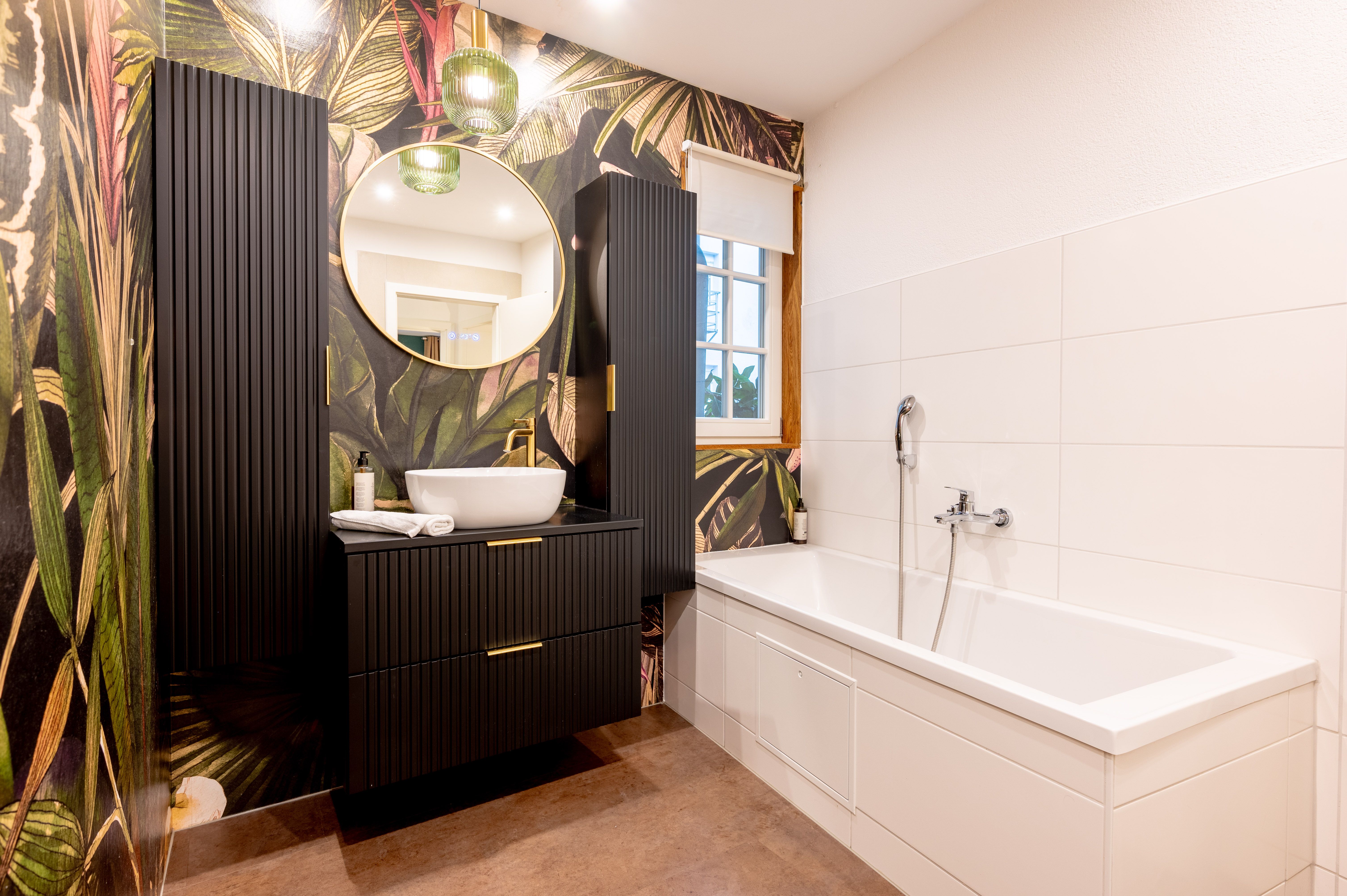 LiT LiVING: Luxury - Box Spring - Weinheim - 3 BR - 6