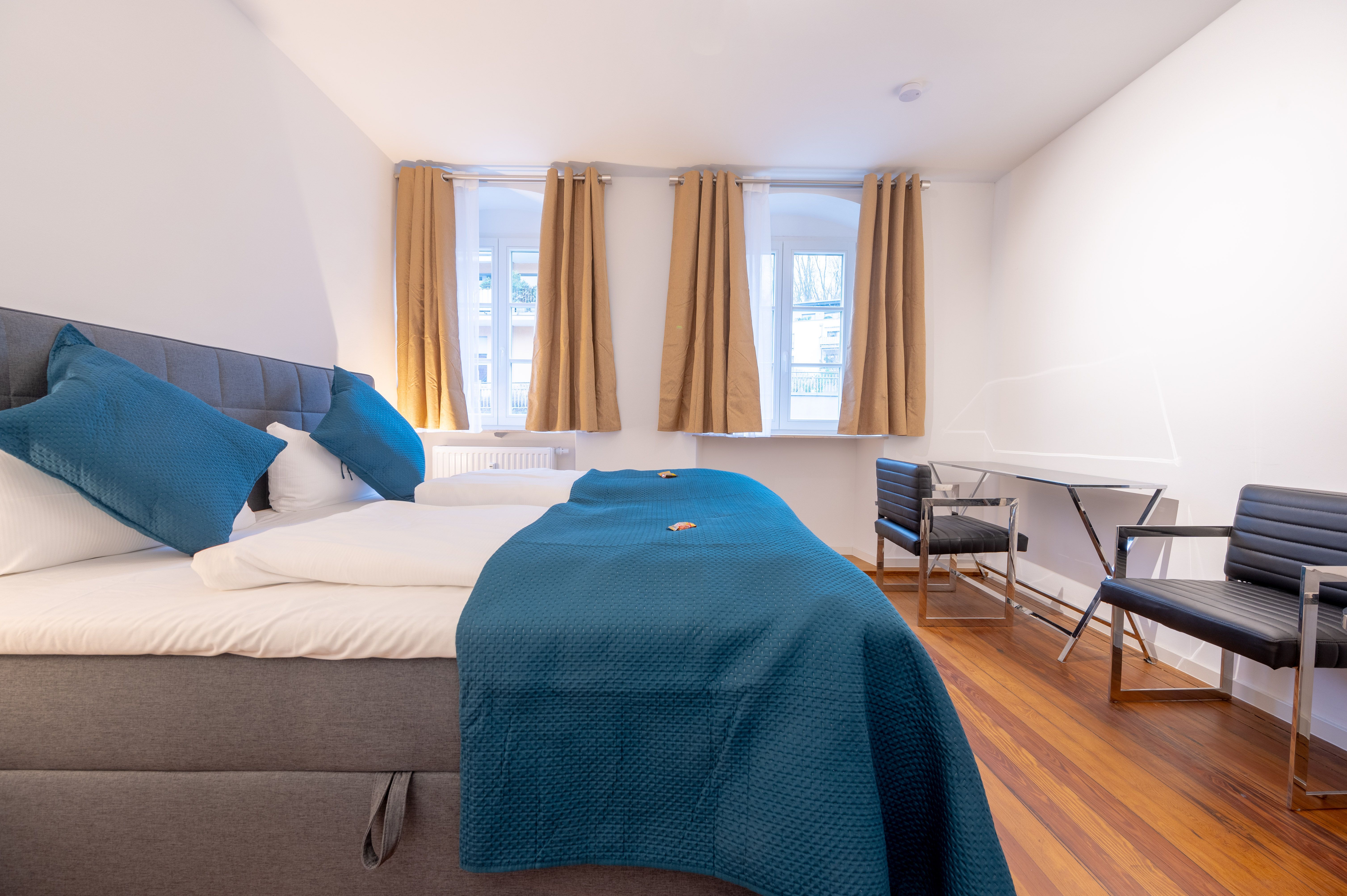 LiT LiVING: Luxury - Box Spring - Weinheim - 3 BR - 17