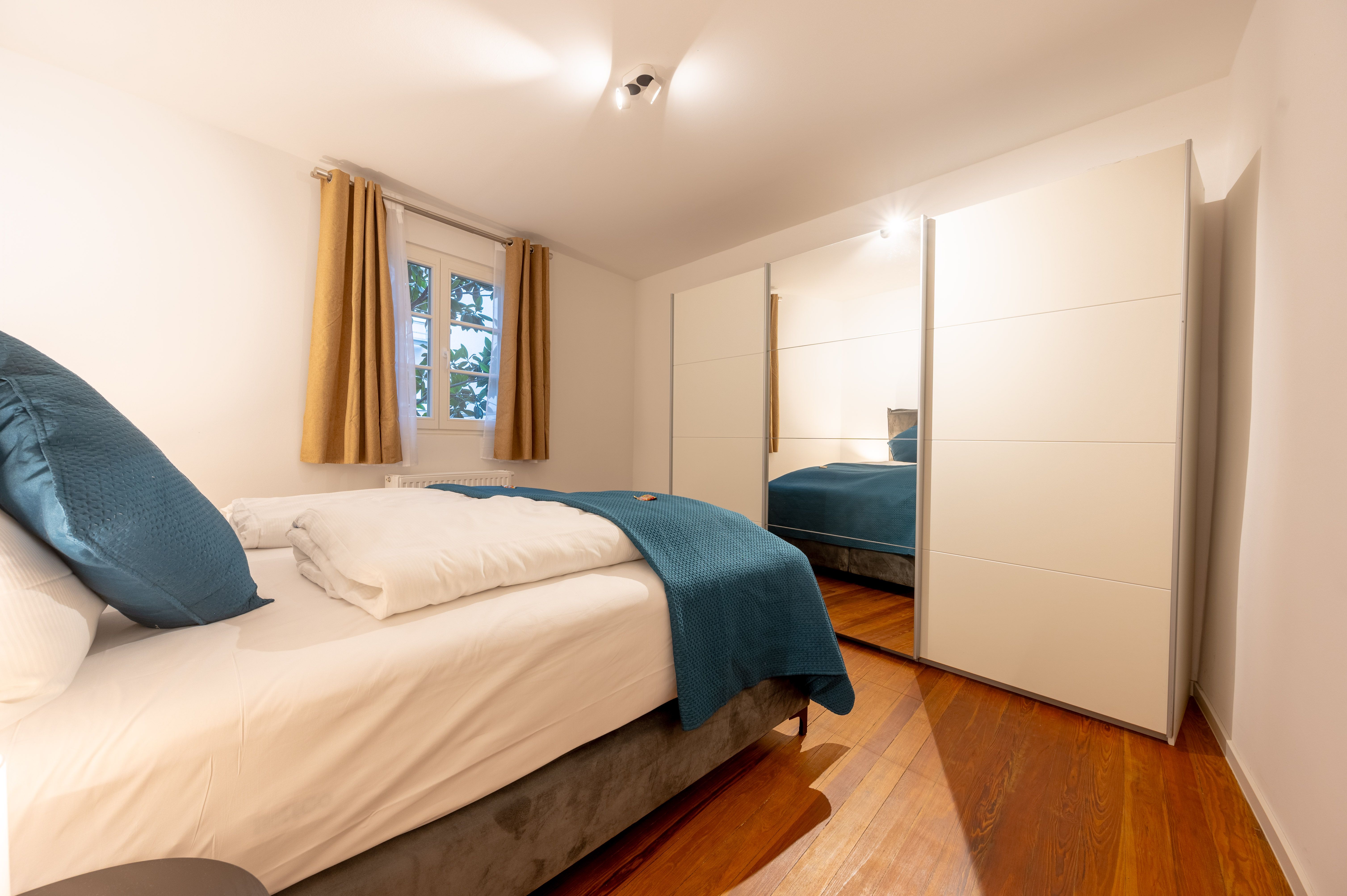 LiT LiVING: Luxury - Box Spring - Weinheim - 3 BR - 25