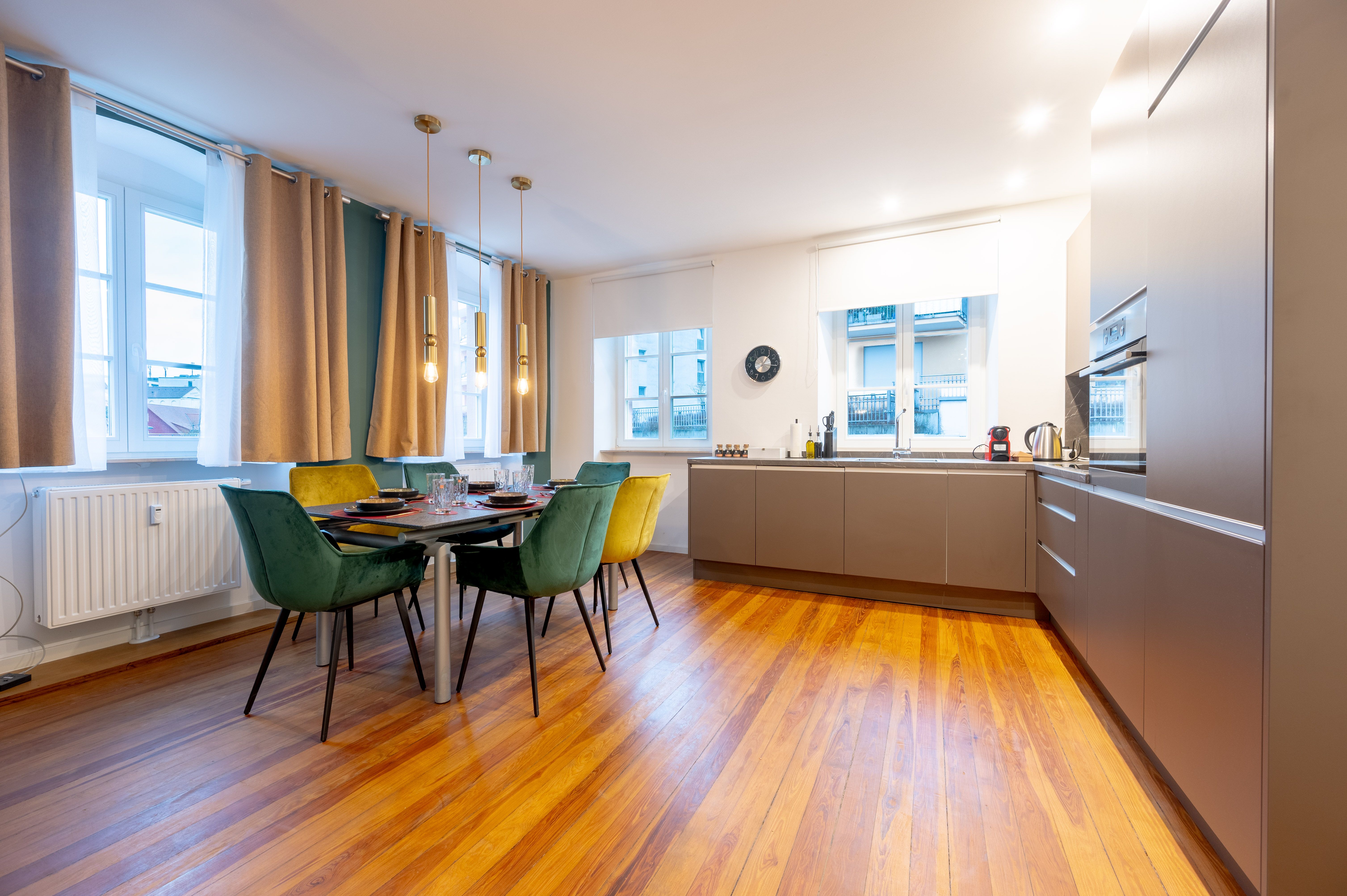 LiT LiVING: Luxury - Box Spring - Weinheim - 3 BR - 16