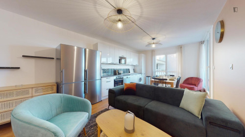 Comfy double bedroom in Jas-de-Bouffan