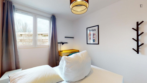 Neat double bedroom near the centre of Aix-en-Provence